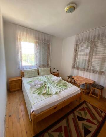 Фото номера Дом с 5 спальнями Дома для отпуска Velibash House г. Велика 76