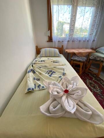 Фото номера Дом с 5 спальнями Дома для отпуска Velibash House г. Велика 73