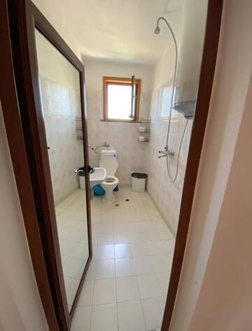 Фото номера Дом с 5 спальнями Дома для отпуска Velibash House г. Велика 77