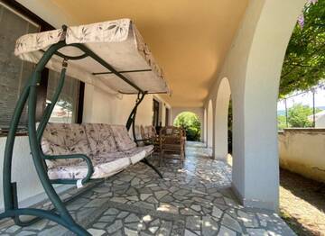 Фото номера Дом с 5 спальнями Дома для отпуска Velibash House г. Велика 80