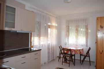 Фото номера Дом с 5 спальнями Дома для отпуска Velibash House г. Велика 48