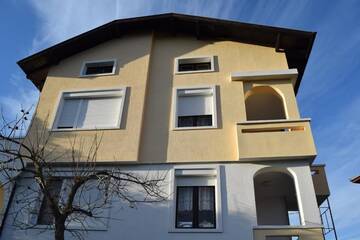Фото номера Дом с 5 спальнями Дома для отпуска Velibash House г. Велика 47