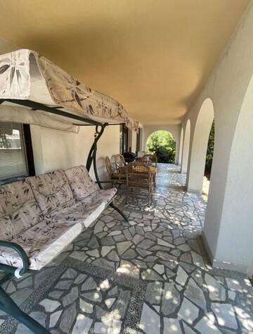 Фото номера Дом с 5 спальнями Дома для отпуска Velibash House г. Велика 21