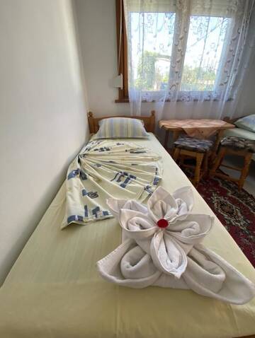 Фото номера Дом с 5 спальнями Дома для отпуска Velibash House г. Велика 29