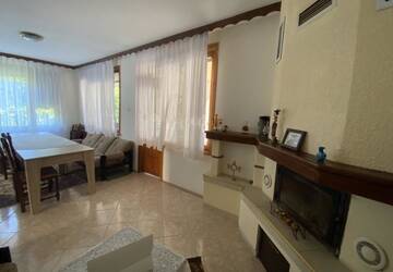 Фото номера Дом с 5 спальнями Дома для отпуска Velibash House г. Велика 24