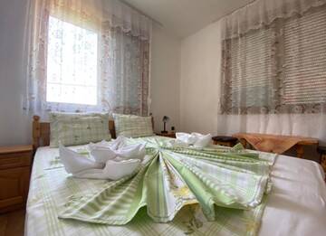 Фото номера Дом с 5 спальнями Дома для отпуска Velibash House г. Велика 85