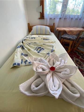 Фото номера Дом с 5 спальнями Дома для отпуска Velibash House г. Велика 84