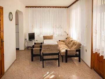 Фото номера Дом с 5 спальнями Дома для отпуска Velibash House г. Велика 35